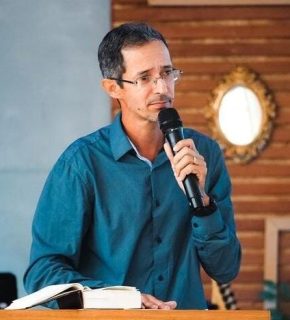 Pastor Nelson Freitas